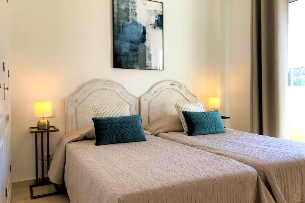 Penthouse Bermuda Beach 2 Естепона Екстериор снимка