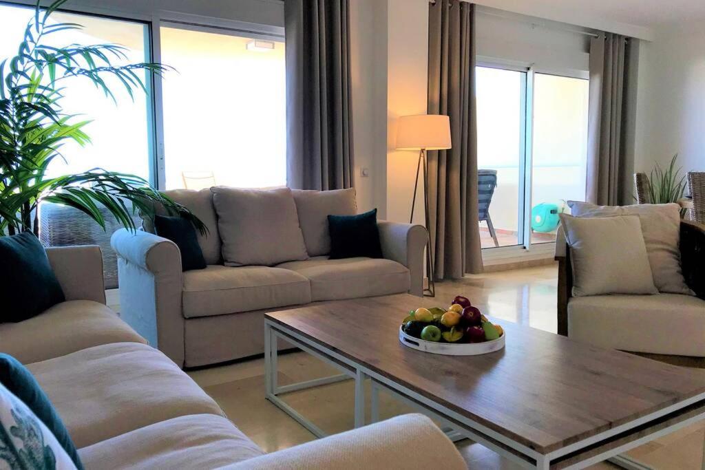 Penthouse Bermuda Beach 2 Естепона Екстериор снимка