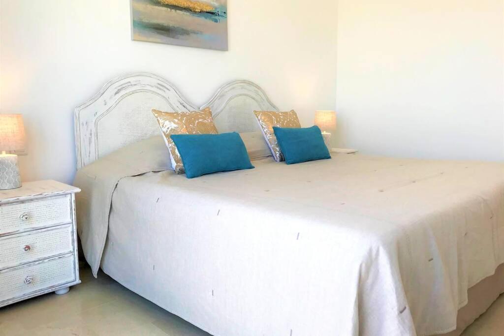 Penthouse Bermuda Beach 2 Естепона Екстериор снимка