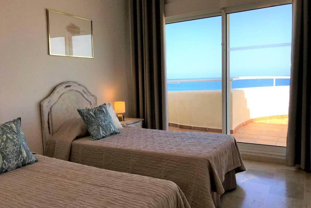 Penthouse Bermuda Beach 2 Естепона Екстериор снимка