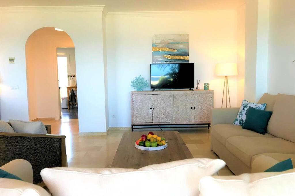 Penthouse Bermuda Beach 2 Естепона Екстериор снимка
